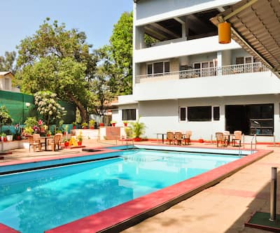 https://imgcld.yatra.com/ytimages/image/upload/t_hotel_yatra_city_desktop/v1391013313/Domestic Hotels/Hotels_Lonavala/Hotel Star Regency/LNVL_Hotel_Star_Regency_Swimming_Pool.jpg